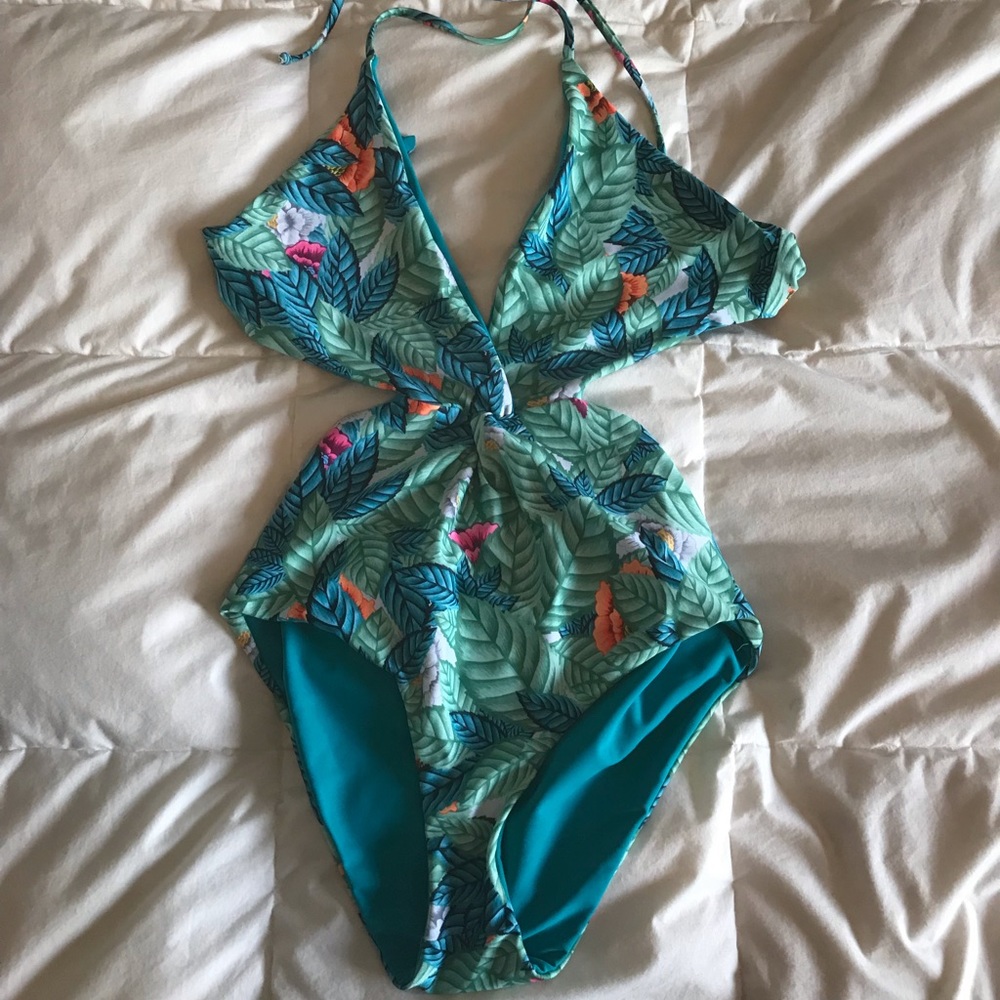 One piece swim